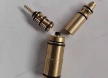 點擊查看詳細(xì)信息<br>標(biāo)題：氣動錨桿鉆機上面氣馬達(dá)閥組 閱讀次數(shù)：1756